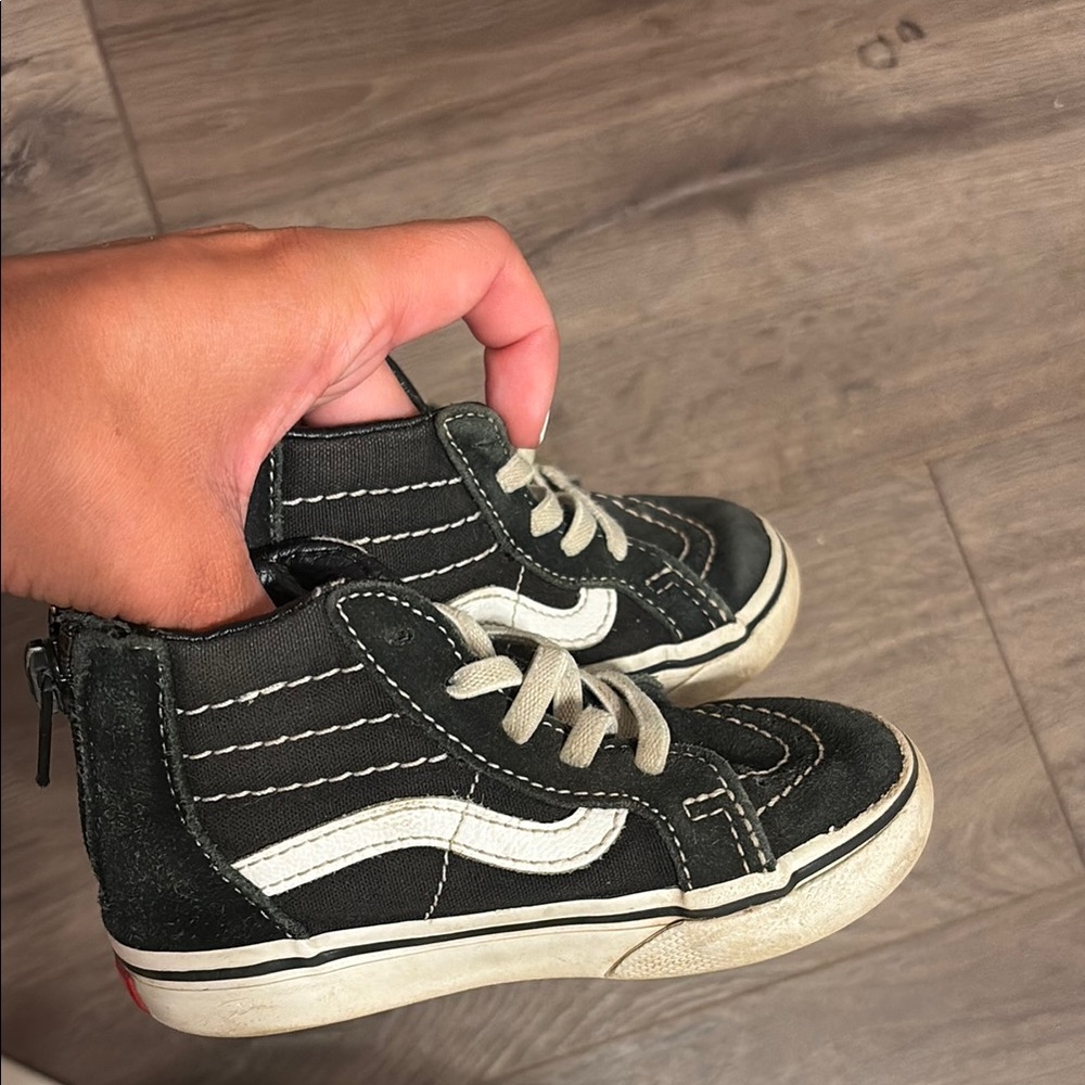 Vans Kids Shoes - Black and White